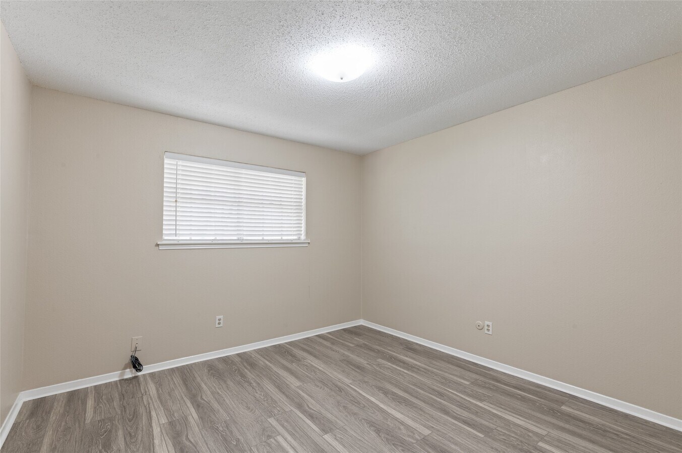 Photo - 233 W Tri Oaks Ln Unit True