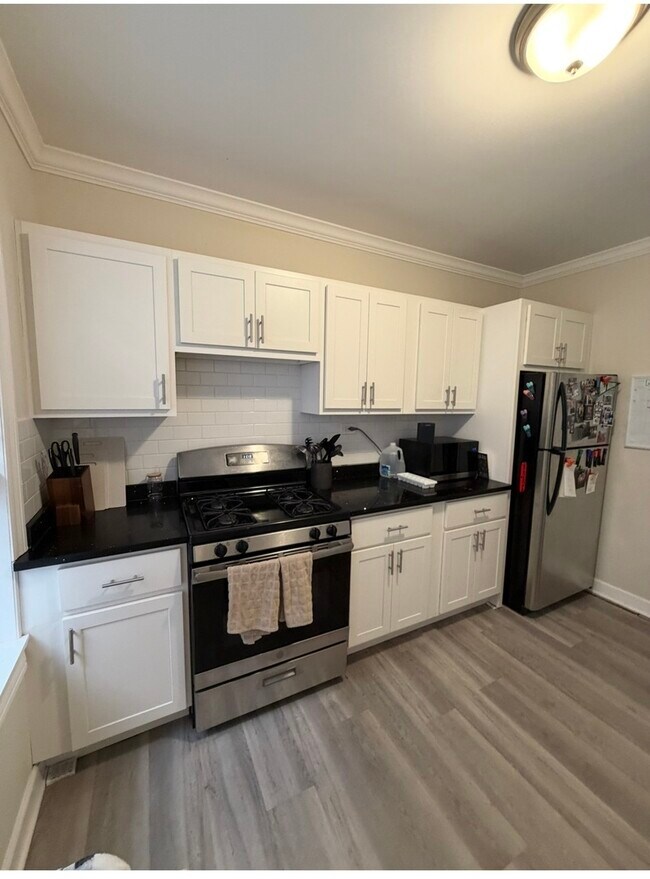 Photo - 837.5 W Cornelia Ave Unit 1N