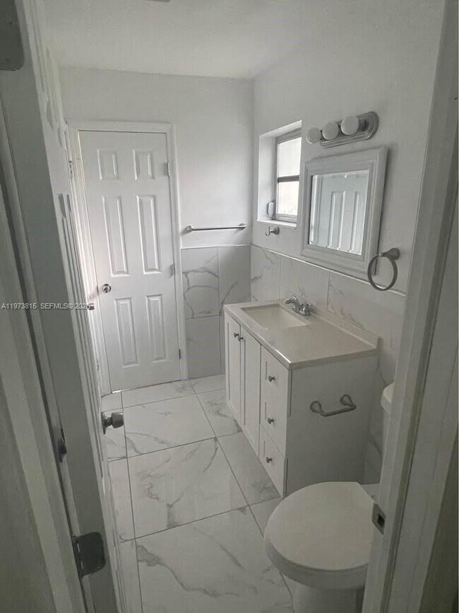 Photo - 4991 SW 27th Ave Unidad C