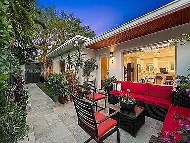 Photo - 808 NE 17th Way Unidad 2