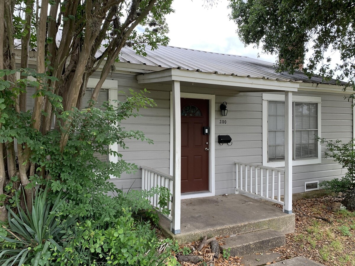 Photo - 200 Walton Dr