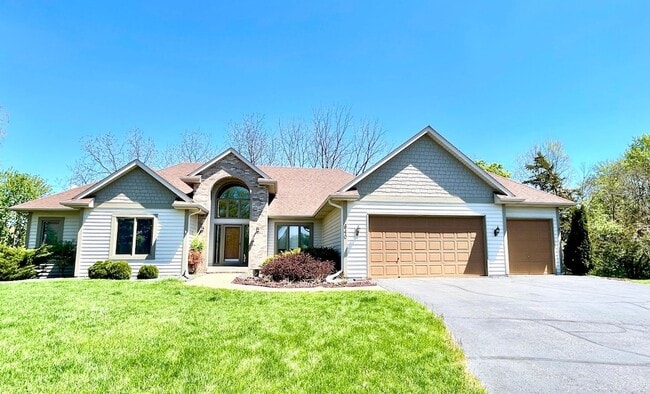 Building Photo - 640 S Park Ct