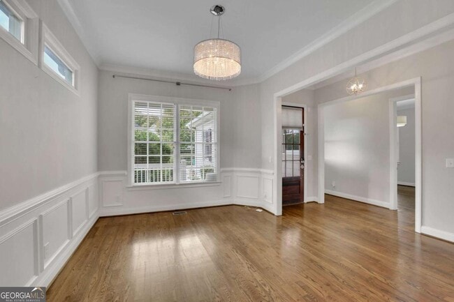 Photo - 3245 Lynwood Dr NE