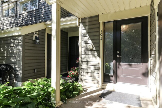 Photo - 194 Escarpment Crescent