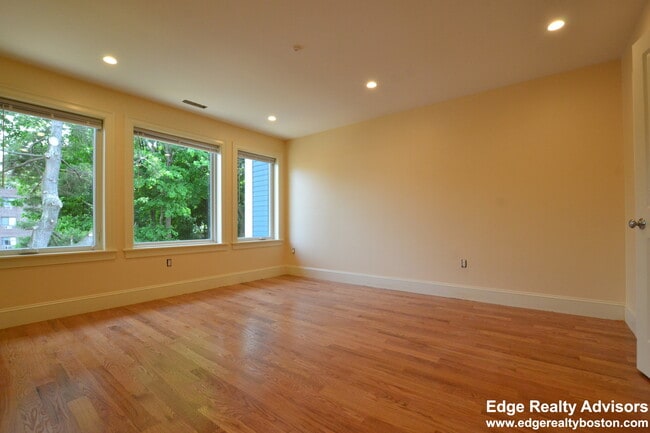 Photo - 118 Tremont St