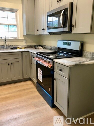 Photo - 2411 Woodmere Dr