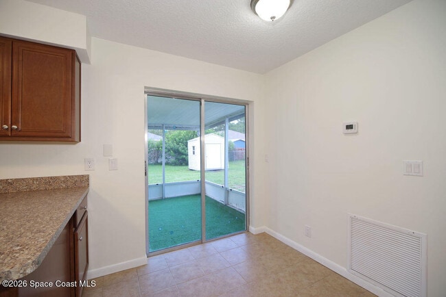 Photo - 765 Cleaves St SE