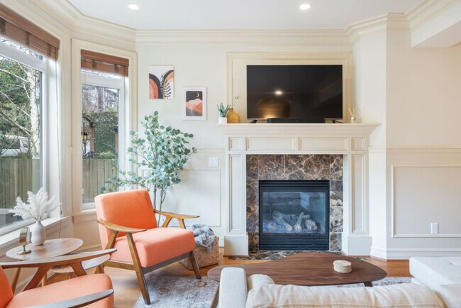 Building Photo - 117 W Kinnear Pl Rental
