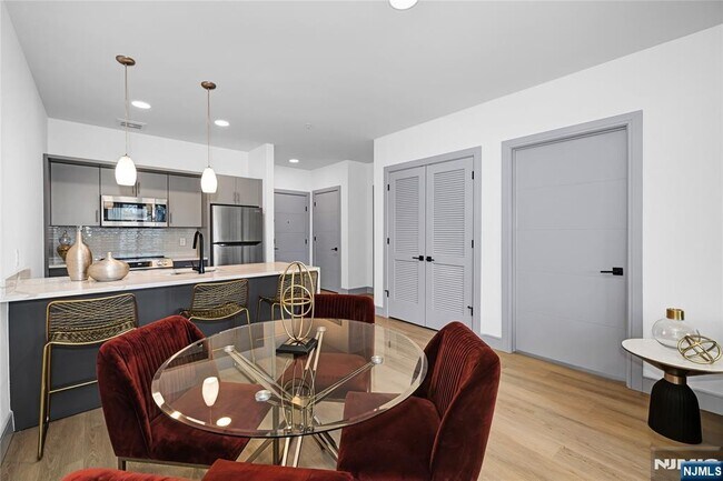 Photo - 1435 10th St