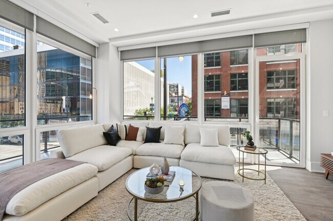 Photo - 812 W Adams St