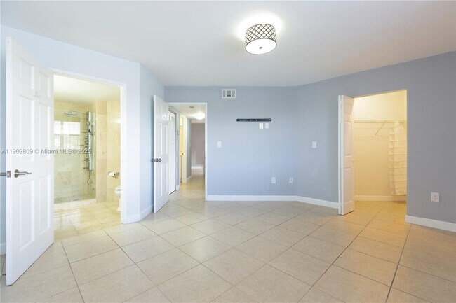 Building Photo - 10257 NW 9th St Cir Unit 106-10