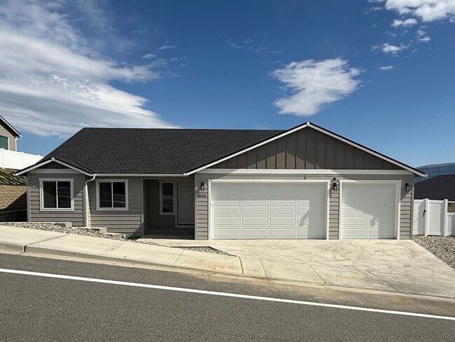 Building Photo - Now renting 3-bedroom House, to view this and other rentals go to www.stillproperties.com