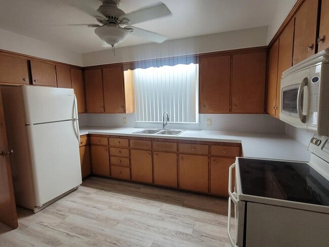 Photo - 2232 Thistlewood Dr