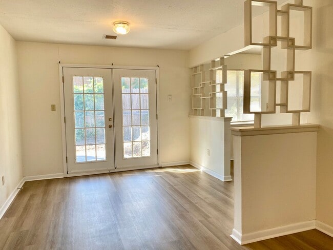 Photo - Spacious 3 bed 1 bath with easy access to ...