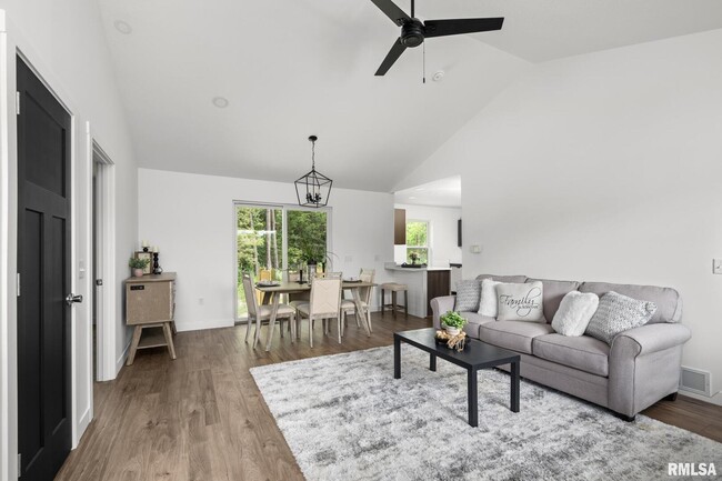 Photo - 813 WILLIAMS Way