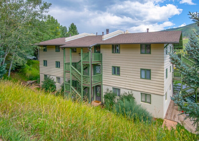 Building Photo - 2448 Garmisch Dr Rental