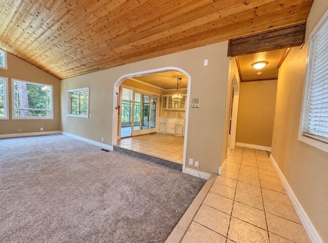 Photo - 16694 Marion Way