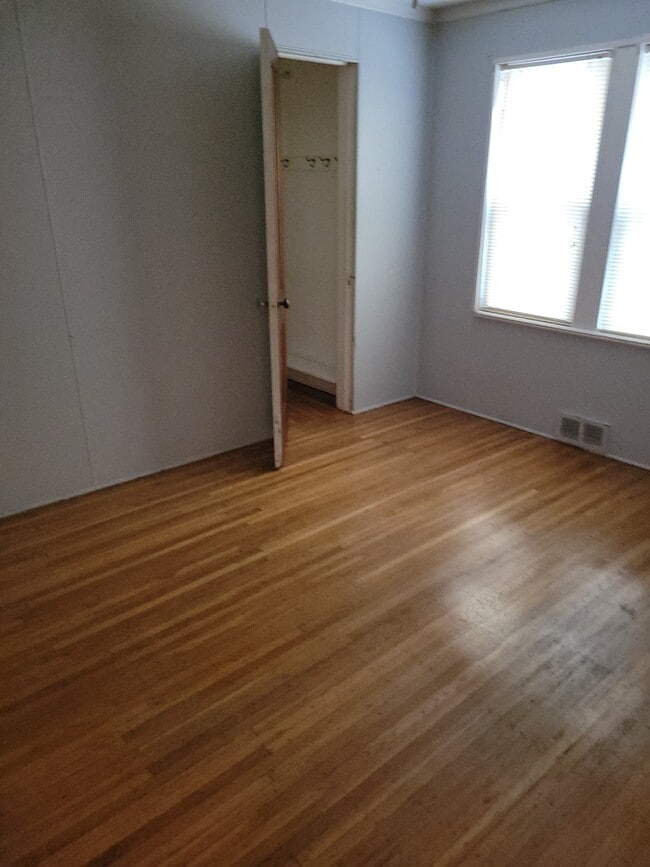 Dormitorio delantero - 469 Maplewood Ave Unidad 467 Maplewood Ave