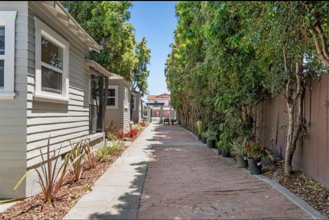 Building Photo - 4116 39th St Unit #4116