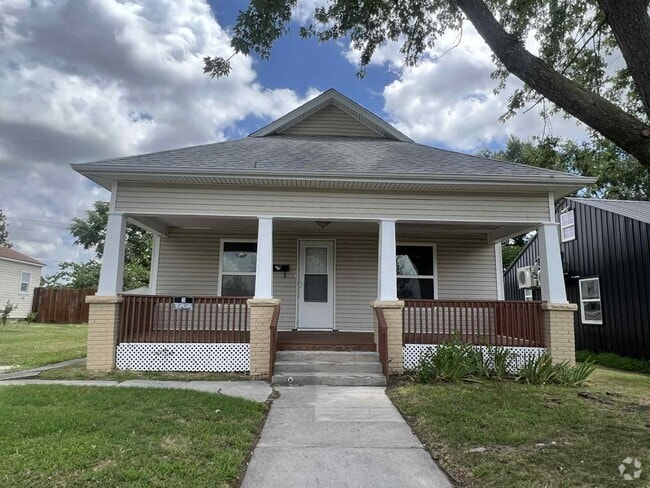 Building Photo - SUMMER SPECIAL: HALF OFF FIRST MONTH RENT!... Rental
