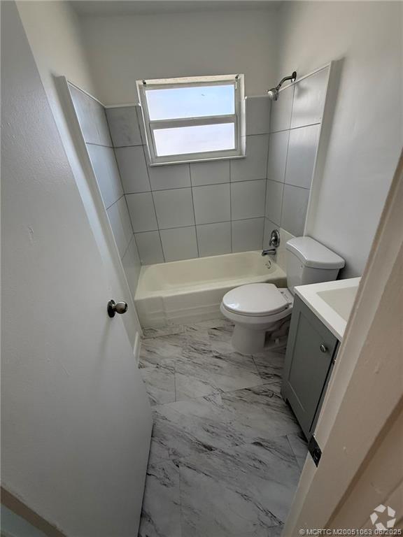 Building Photo - 2550 42nd St Unit B Rental