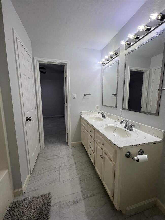 Building Photo - 4529 Galesburg St Rental