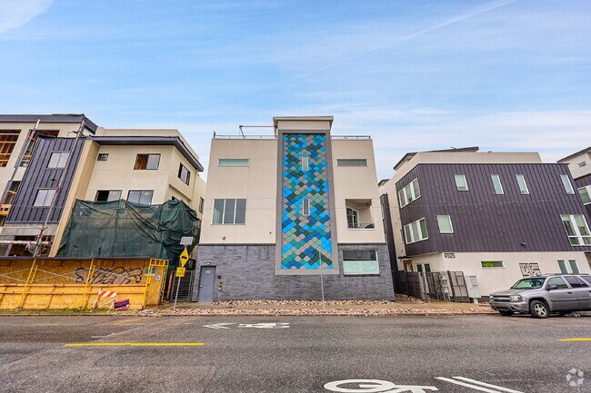 Building Photo - $3,495 = 2 Bed, 2 Bath Townhome in Denver ... Unit 7