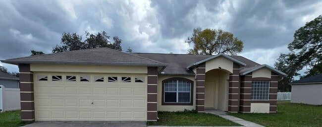 Building Photo - Spacious 3BR/2BA Home with Screened Patio and 2-Car Garage