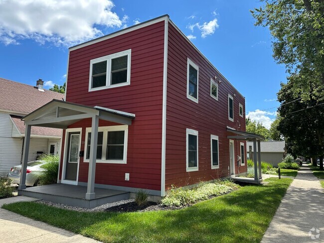 Building Photo - 924 Dayton St SW Rental