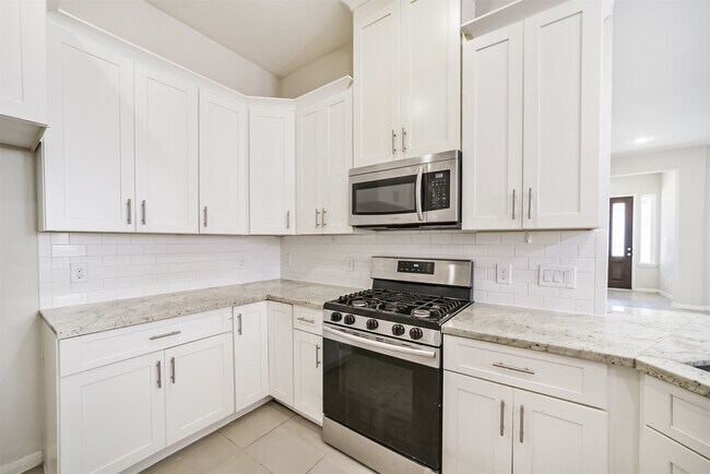 Building Photo - 10334 Solitaire Cir