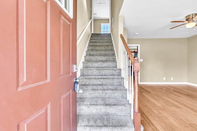 Photo - Amazing 3 bedroom 2 bathroom close to Fort...