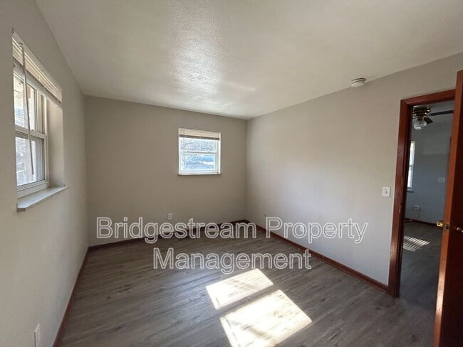 Photo - 226 E Nottingham Rd