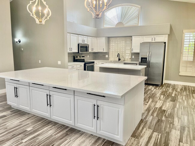 Photo - 1732 W Gary Dr