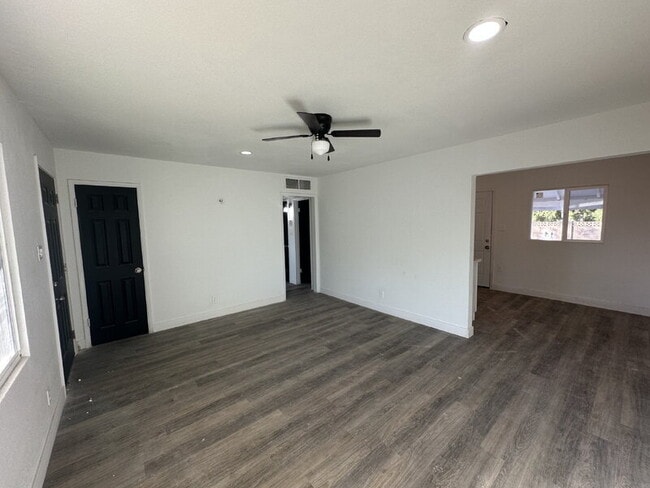 Photo - 390 W Lindbergh Ave