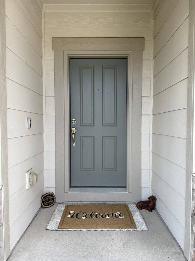 Building Photo - 9958 Golf Crest Dr