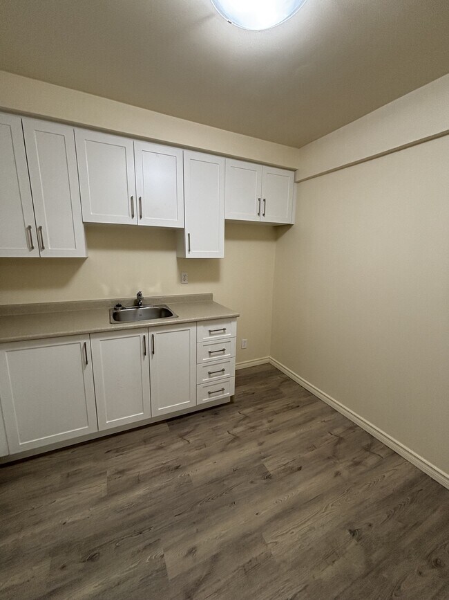 Photo - 70 McEwen Ave