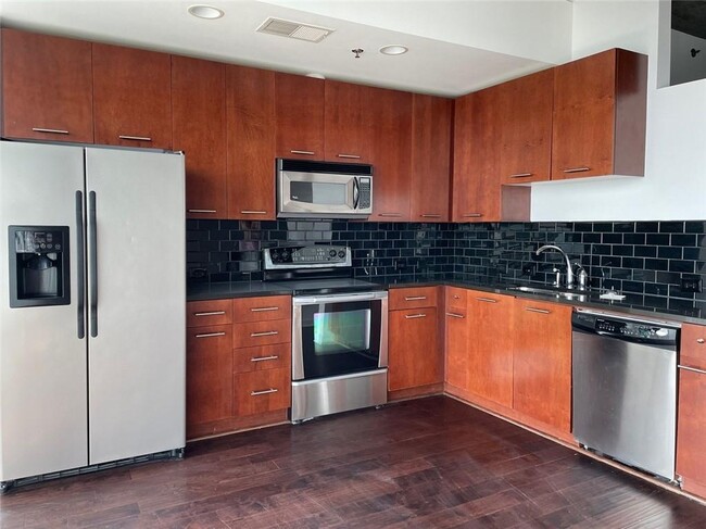 Photo - 3324 Peachtree Rd NE