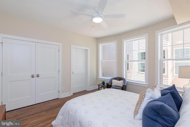 Photo - 154 W King St