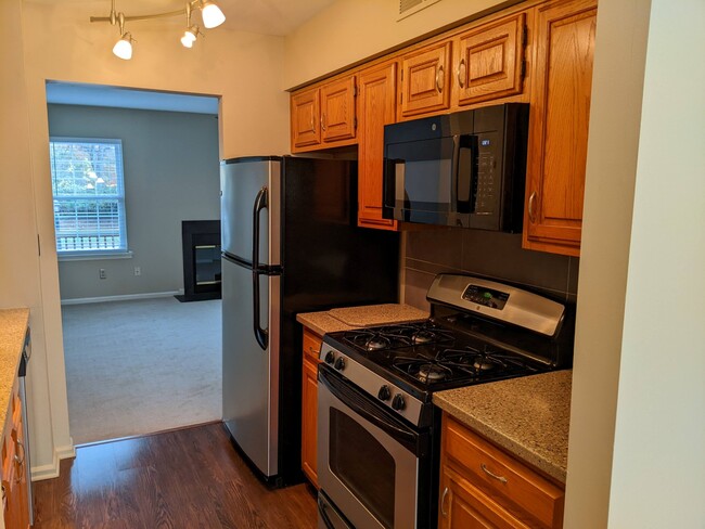 Photo - 891 Sturbridge Ln