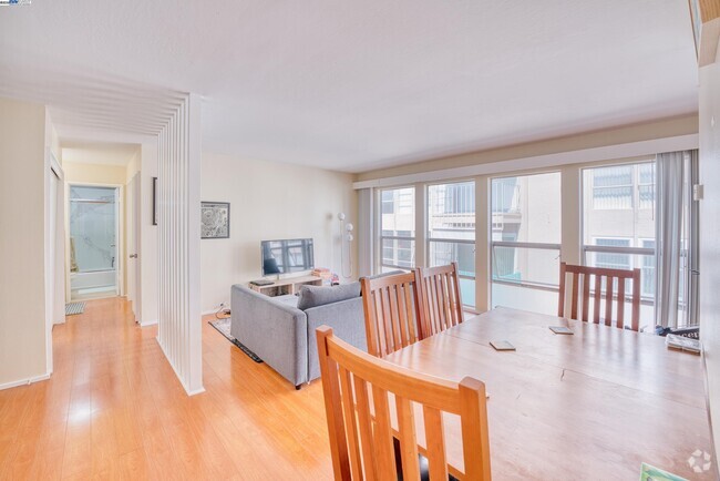 Building Photo - 3815 Harrison St Unit 202 Rental