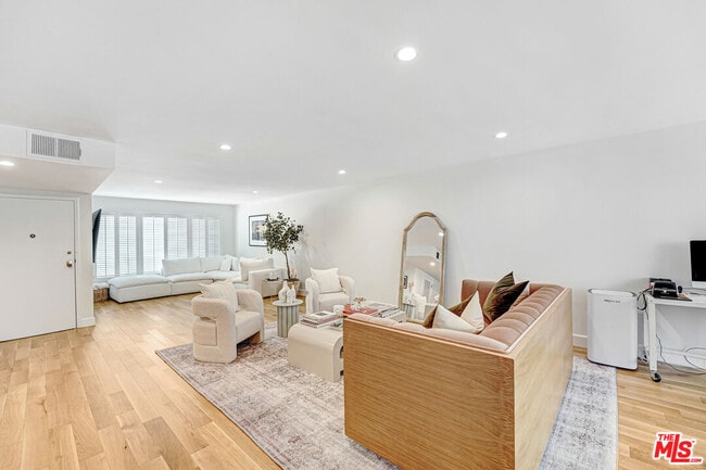 Photo - 339 N Oakhurst Dr Unit 404