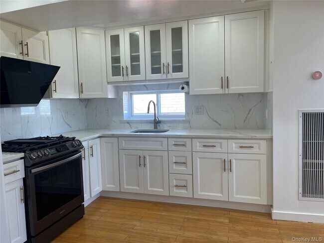 Photo - 43-12-43157 157th St