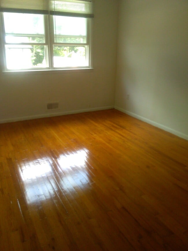 Photo - 105 Rustic Pl