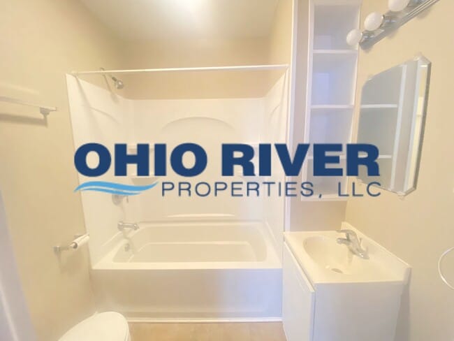 Photo - 354 W 40th St