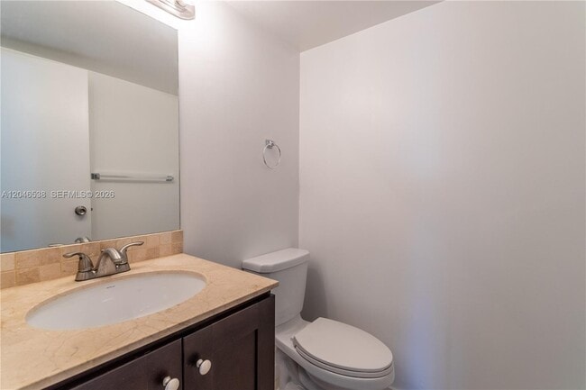Photo - 1000 Parkview Dr Unit 302