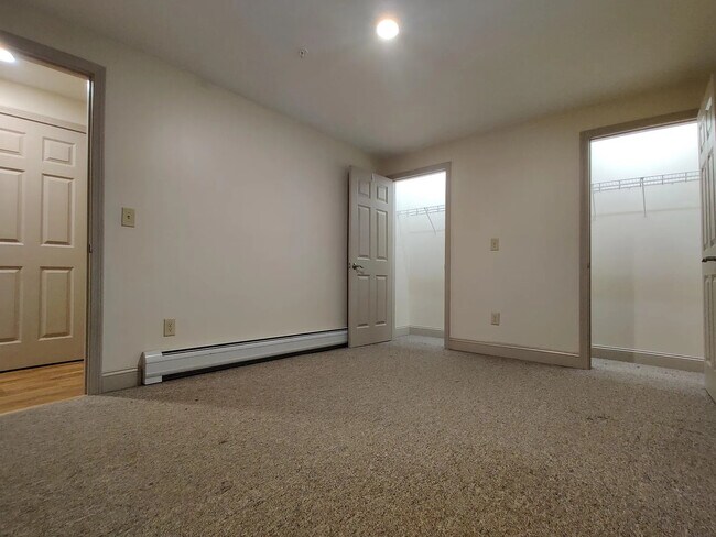 Photo - 238 College St