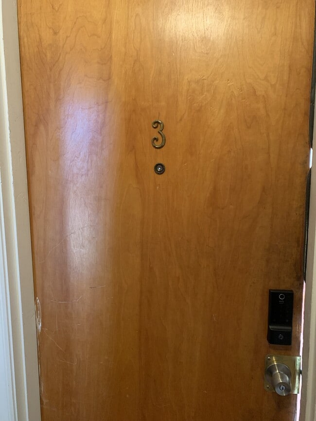 Photo - 3069 Glenmore Ave Unidad 3