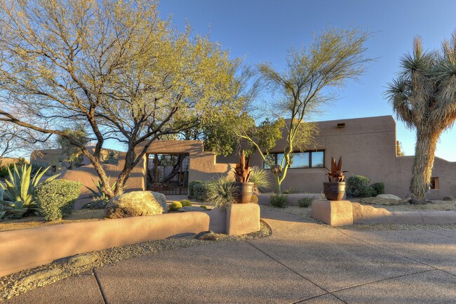 Building Photo - 9833 E Miramonte Dr Rental