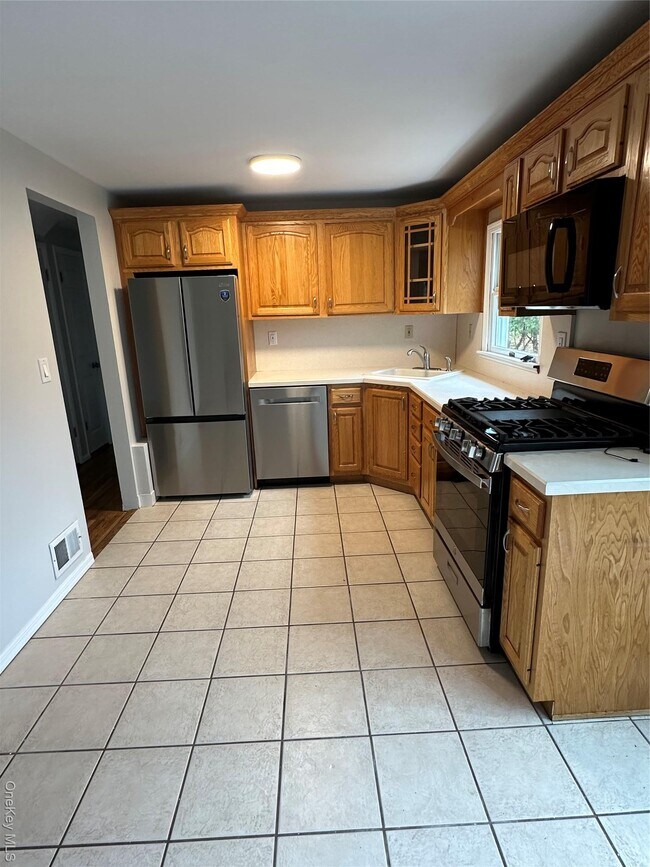 Photo - 7 Oldfield Dr