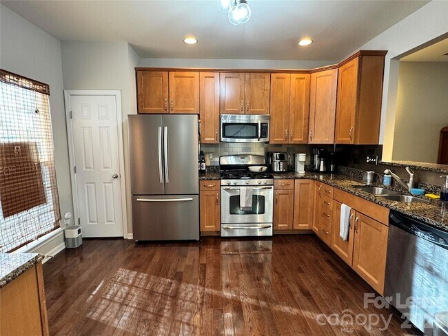 Photo - 280 W Bland St